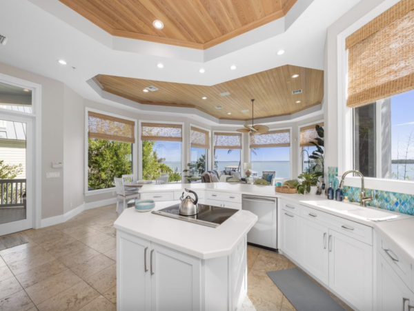 Bay to Gulf  Luxury Five Bedroom Vacation Home with Pool